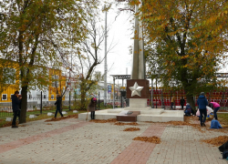 Старшеклассники одной из школ Борисоглебска привели в порядок воинское захоронение