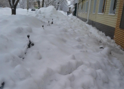 «Блокнот Борисоглебск» выяснил, кто должен чистить от снега тротуар и сбивать сосульки