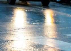 ГИБДД призвала водителей к осторожности на дорогах из-за ночных заморозков