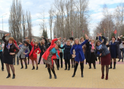 Грибановские чиновники отметили Всемирный день здоровья флэш-мобом