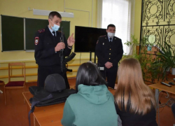  Полицейские пришли в гости к борисоглебским студентам 