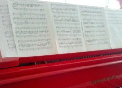 Второй день фестиваля начался с рояля.