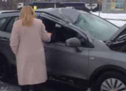 Грибановские госавтоинспекторы оказали помощь автомобилистке, съехавшей в кювет