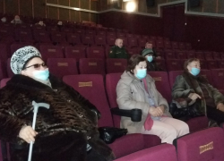 В День защитника Отечества борисоглебских ветеранов поздравили бесплатным показом фильма 