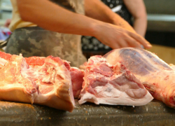 На Борисоглебском рынке сняли запрет на торговлю свининой