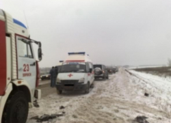 На заснеженной дороге под Борисоглебском столкнулись два легковых автомобиля