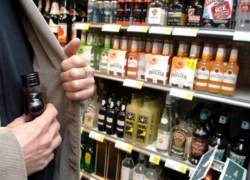 Житель Борисоглебска украл литр коньяка и получил год условно