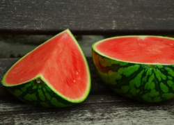 Жителям Воронежской области рассказали, как выбрать спелые дыни и арбузы