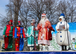 На центральной площади Борисоглебска «снеговики» и «скоморохи» провели игру-квест