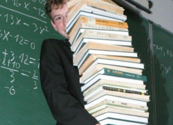 Российских школьников избавят от бумажных учебников