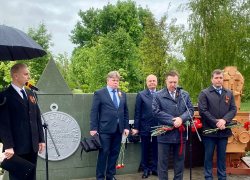 Первые лица БГО возложили цветы к памятнику «Труженикам тыла»