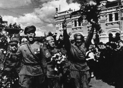 Будем помнить в веках! День Победы, как он стал от нас далек…