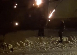 Тушение пожара снежками прославило воронежских спасателей на всю страну