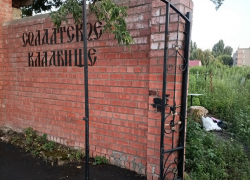 На Солдатском кладбище в Борисоглебске украли калитку
