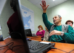 В Воронежской области людей предпенсионного возраста переквалифицируют в дворников и продавцов