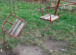 Кто отвечает за безопасность детских площадок в Борисоглебске?