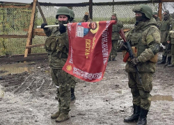 Стяг Дмитрия Пожарского дошел до передовой, где сражаются бойцы из Воронежской области 