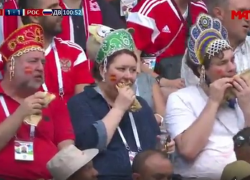 Три жующих болельщика в кокошниках стали самым популярным событием на матче Россия-Испания