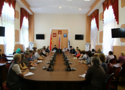 В Новохоперском районе с казаками и педагогами встретился историк-религиовед Николай Сапелкин