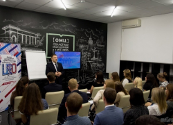 На Форуме молодежных правительств в Воронеже, Борисоглебск представляли Виктория Кочкина и Вера Кахарова