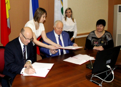 Вслед за борисоглебскими новорожденными, подарками решили одарить и маленьких новохоперцев