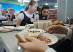 На питание одного борисоглебского школьника родители потратят около 100 рублей в день