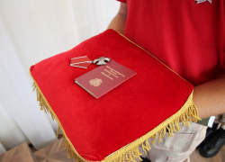 Родным погибших на СВО борисоглебцев вручили Ордена Мужества