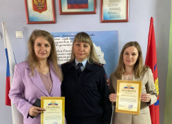 Сотрудники отдела ГИБДД по Борисоглебску поздравили учителей 