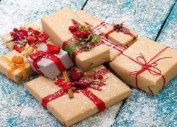 В Воронежской области начала работу горячая линия по вопросам качества новогодних подарков