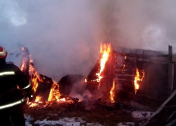Пожар и ДТП ликвидировали сотрудники МЧС в праздничные дни