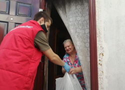 Программа волонтерской поддержки пенсионеров возобновляется в Воронежской области