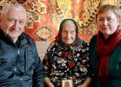 Депутаты и сотрудники администрации вручили памятные медали ветеранам в селах Борисоглебского округа