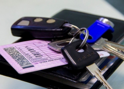 В России начнут выдавать водительские права с микрочипом
