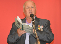 Поворинский поэт Виктор Иванов удостоился членства в Интернациональном союзе писателей