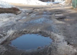 Дороги, как после падения метеорита, в Юго-Восточном микрорайоне показал мобкор «Блокнот Борисоглебск»