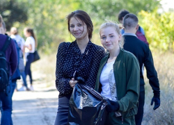 Борисоглебские школьники и студенты массово вышли на уборку городских окрестностей