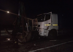 Тракторист пострадал в столкновении трактора с двумя грузовиками в Грибановском районе