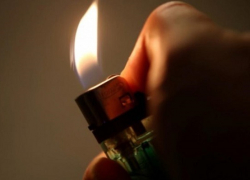 Рэкетиры в Грибановском районе облили бензином дверь дочери фермера