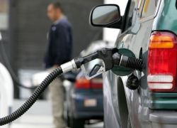 Бензин наконец-то подешевел… на 3 копейки