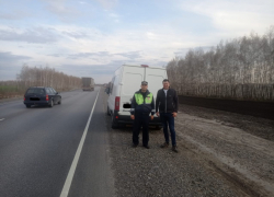 Сотрудники Борисоглебского отдела ГИБДД помогли попавшему в беду водителю