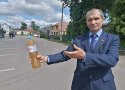 Губернатору Гусеву на Дне города в Борисоглебске продемонстрировали качество местной воды и попросили поменять мэра