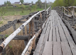 В селе Чигорак под Борисоглебском приступили к ремонту опасного деревянного моста