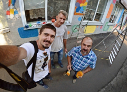 Стены Борисоглебской художественной школы расцветилась яркими красками