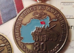 Жителю поселка Грибановский вручили медаль к годовщине вывода войск из Афганистана 