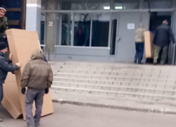В «красную зону» Борисоглебской РБ привезли дополнительные  кровати