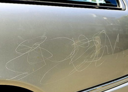 В Борисоглебске женщина поцарапала машину знакомой дверным ключом. Возбуждено уголовное дело.