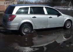 О весеннем таянии асфальта в Борисоглебске рассказал в своем новом видео мобкор «Блокнот Борисоглебск»