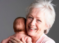 Пожилых работников, не справляющихся с обязанностями, будут отправлять в декретный отпуск