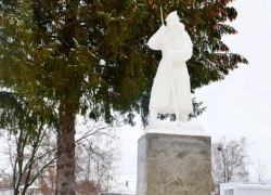 В Грибановке установили скульптуру белого красноармейца на мемориале героям гражданской войны