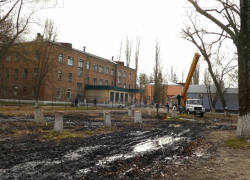 Работы по асфальтированию новой парковки возле Борисоглебской больницы перенесут на весну